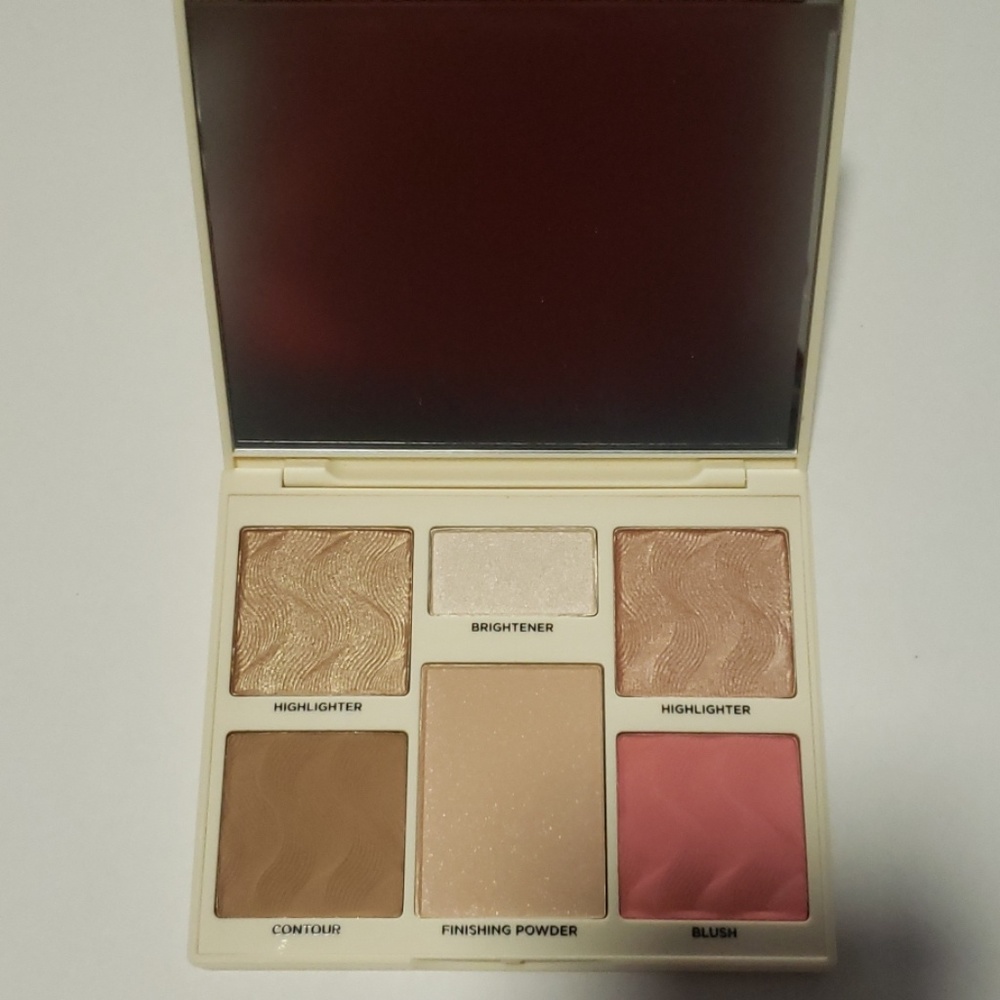 SOLD Cover Fx Face Palette (light/med)
